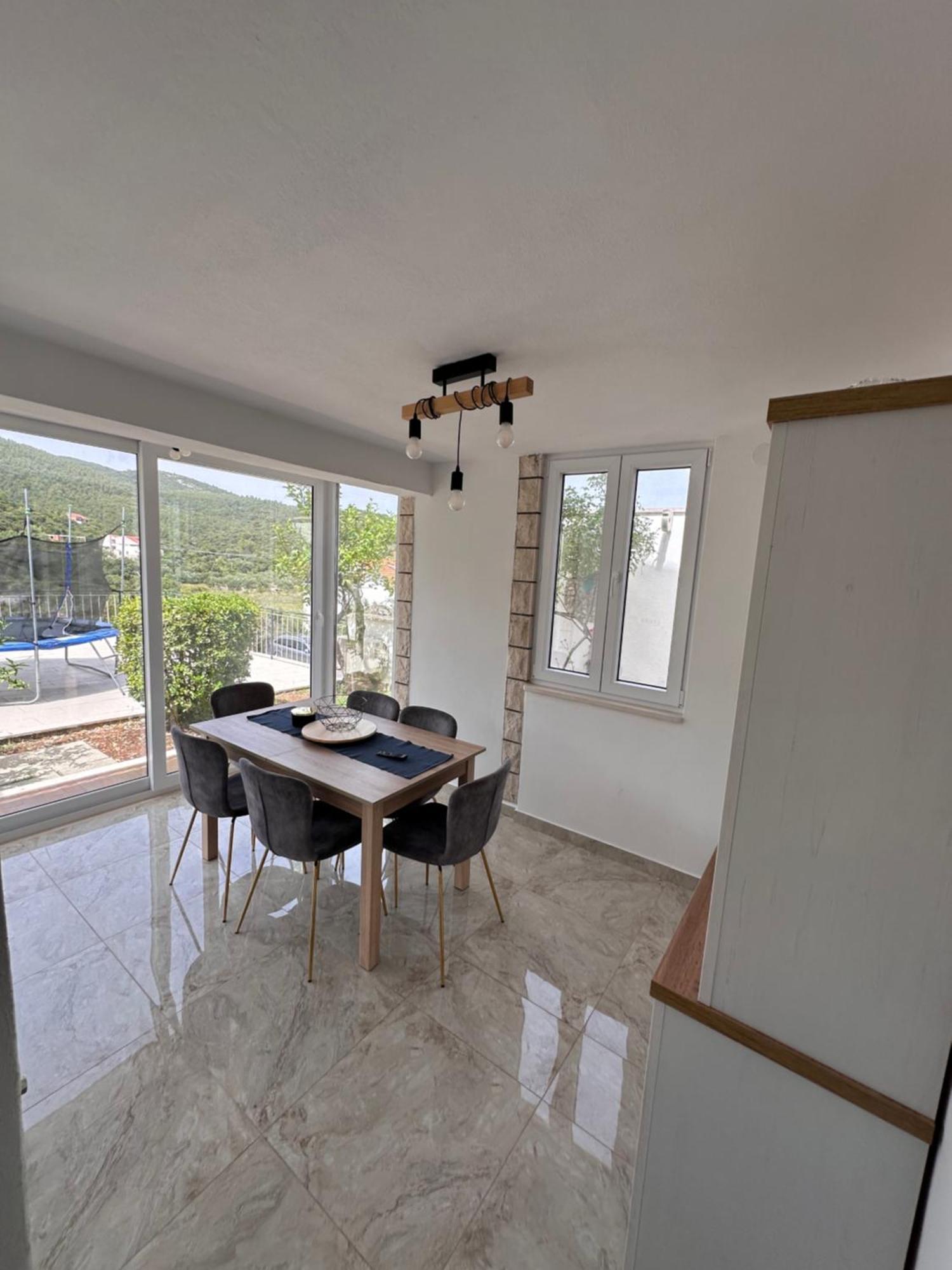 Villa Castello Zrnovo Ngoại thất bức ảnh