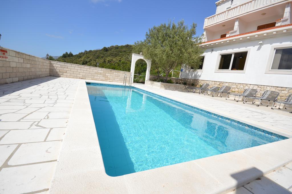 Villa Castello Zrnovo Ngoại thất bức ảnh
